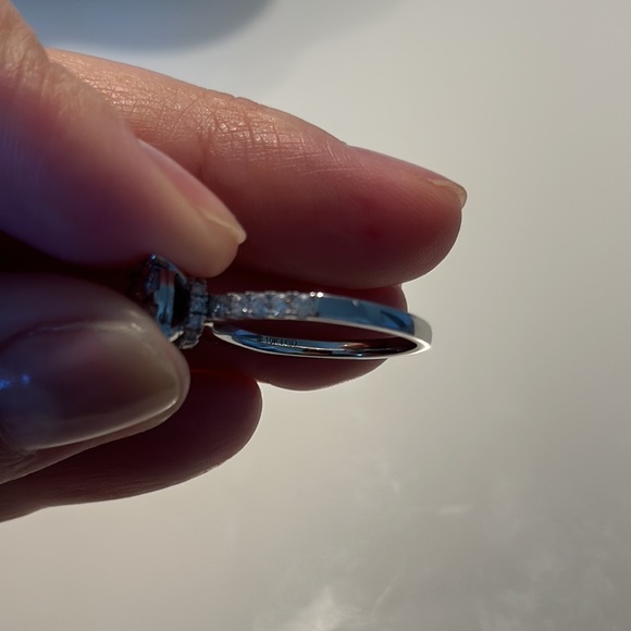 10k solid white gold engagement ring - Picture 5 of 9